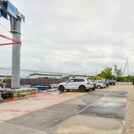 Bright And Comfortable Houseboat Aalsmeer Exterior photo