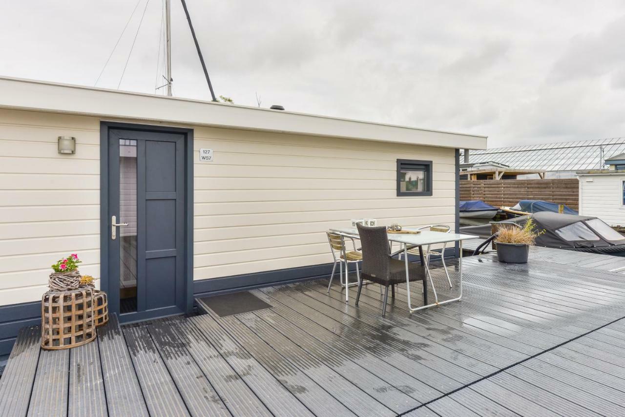 Bright And Comfortable Houseboat Aalsmeer Exterior photo